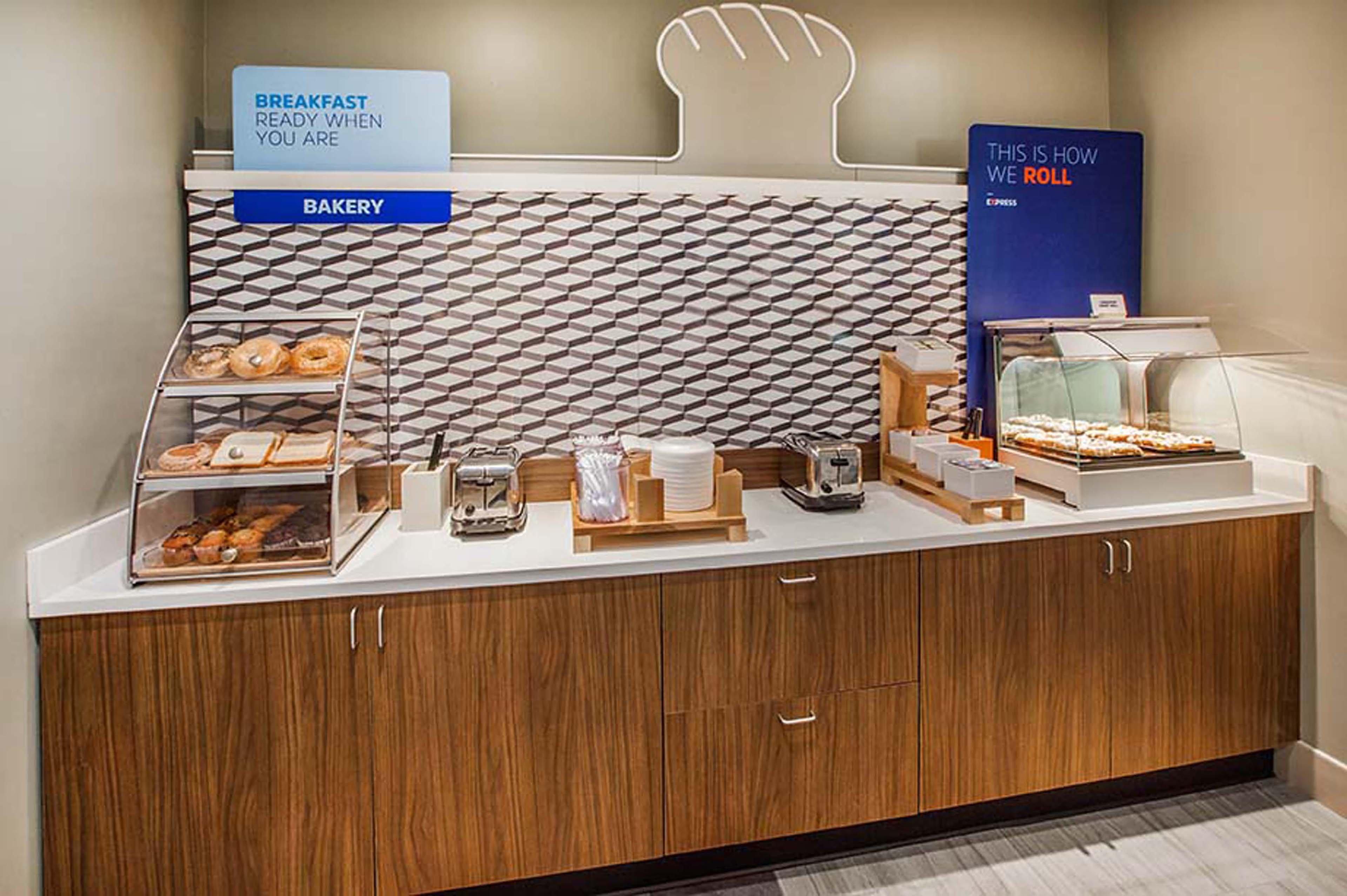 Holiday Inn Express Forsyth By Ihg Ngoại thất bức ảnh