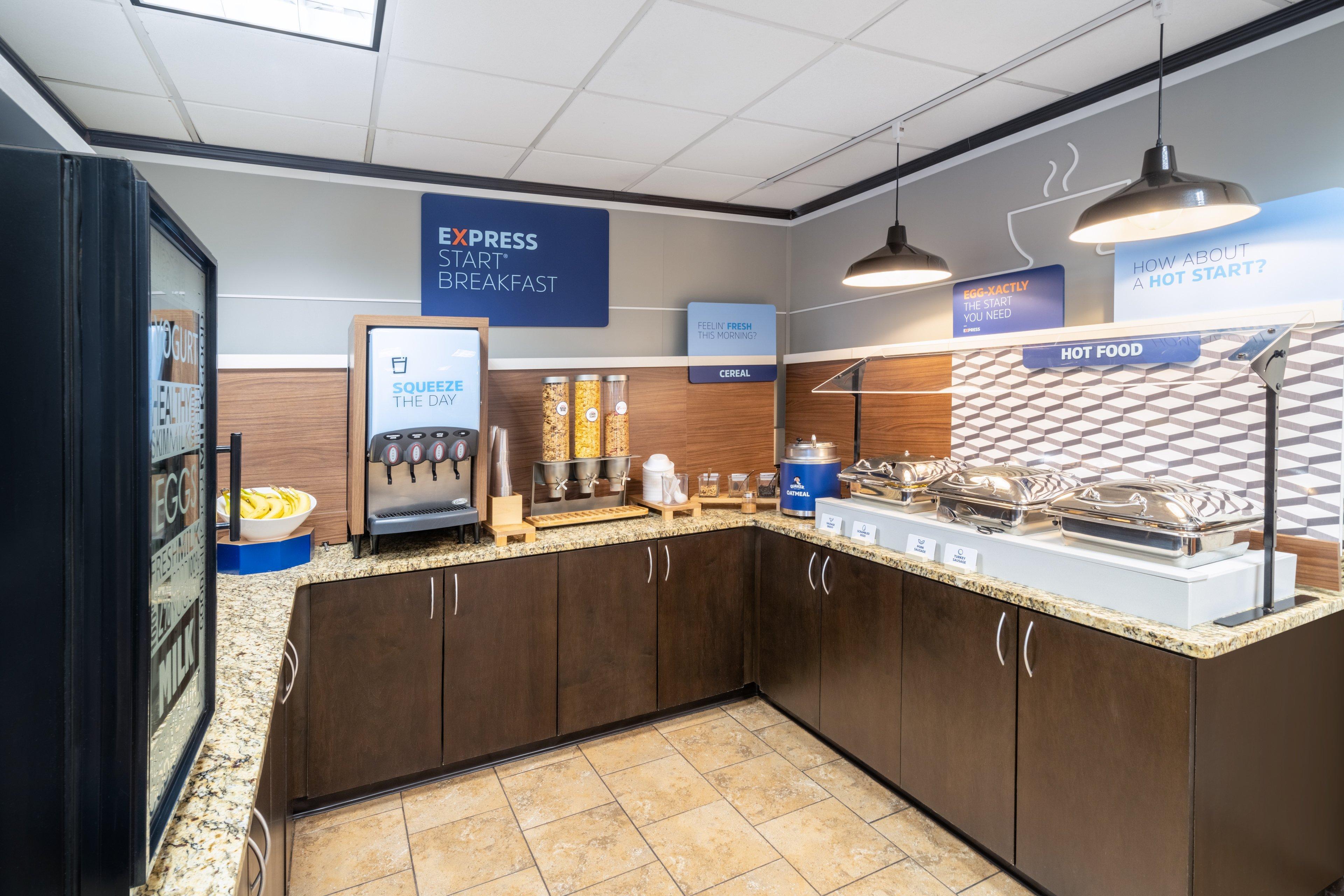 Holiday Inn Express Forsyth By Ihg Ngoại thất bức ảnh