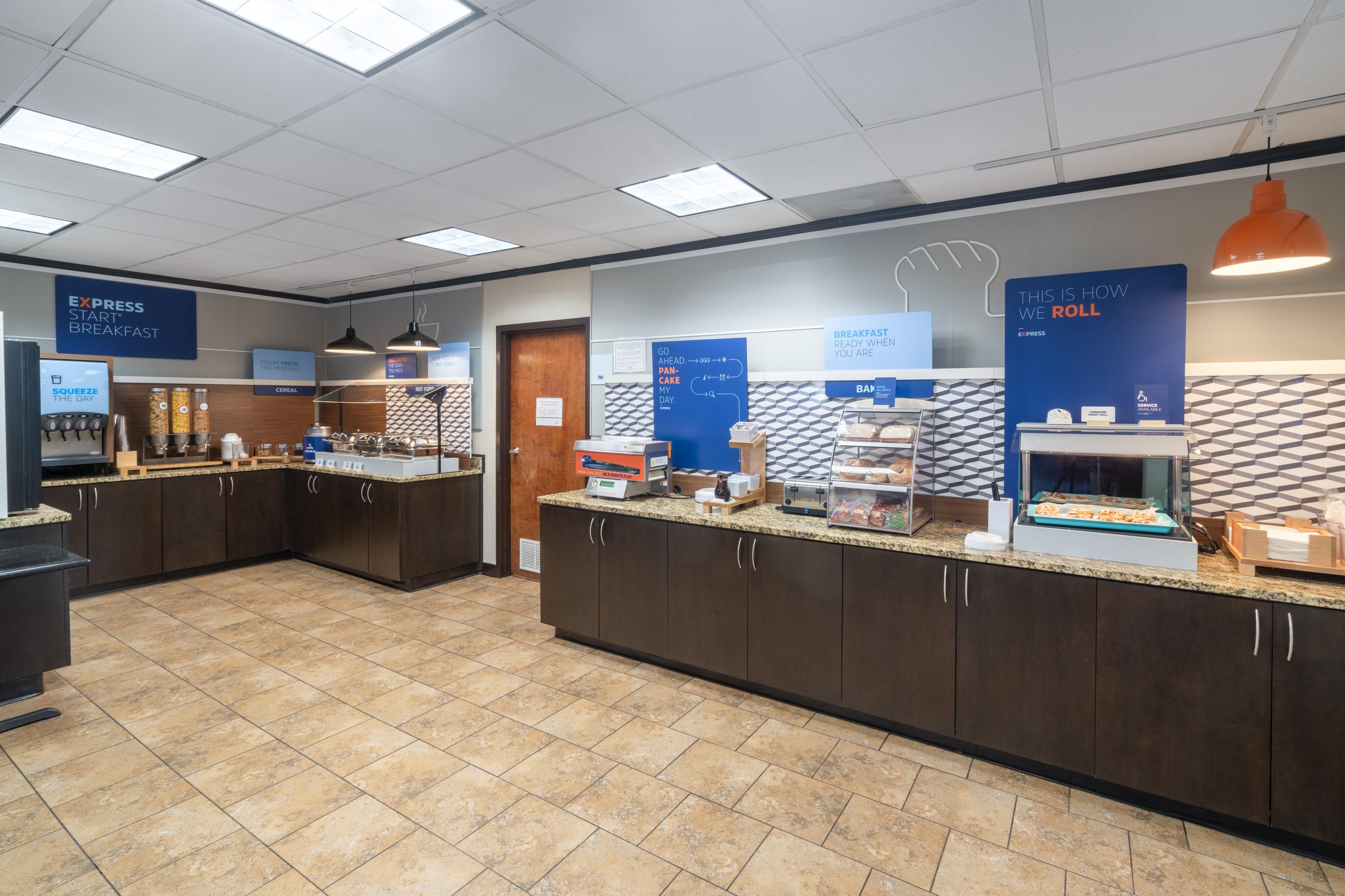 Holiday Inn Express Forsyth By Ihg Ngoại thất bức ảnh